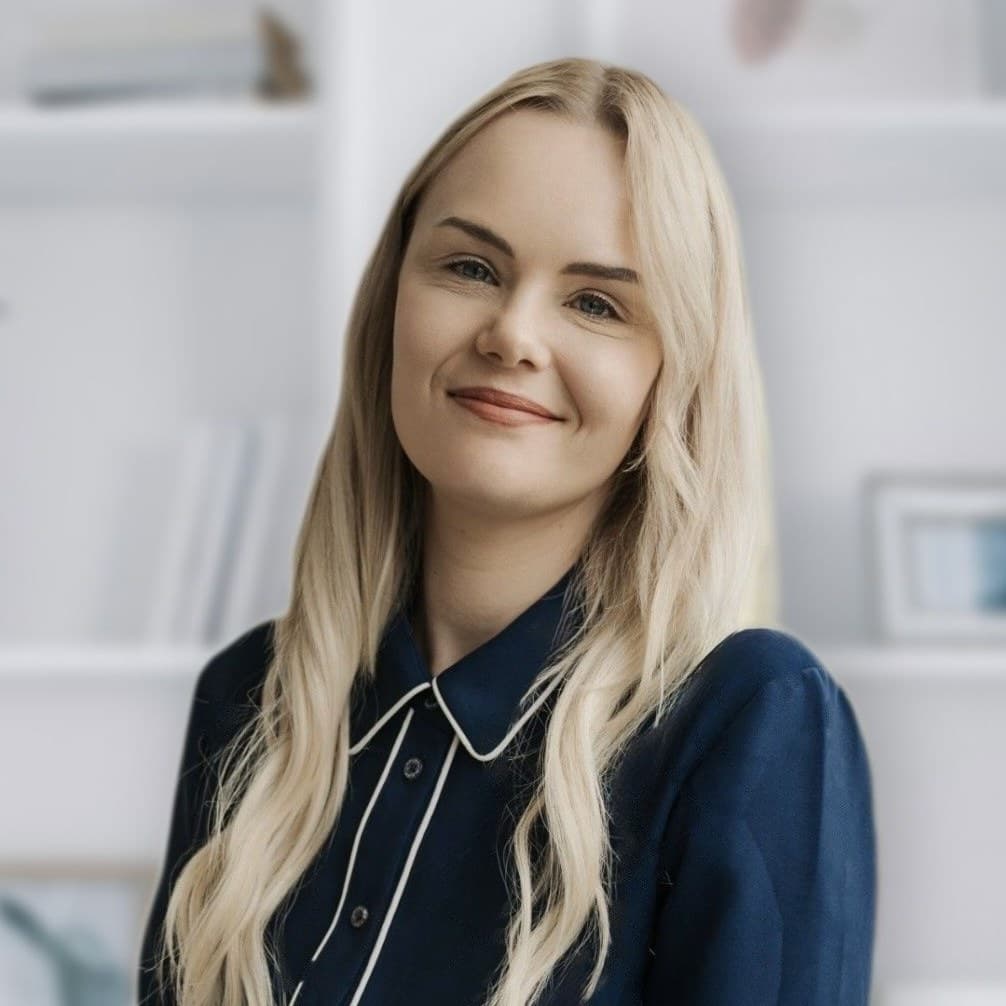 Photo of Samantha Barr